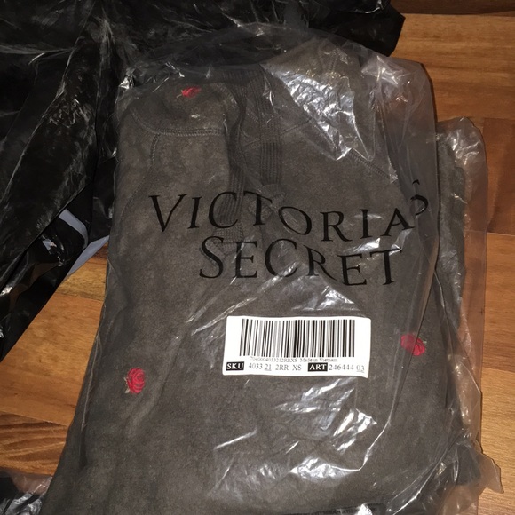 📍Deleting‼️finalcall NEW PinK pullover sweatshirt - Picture 3 of 4